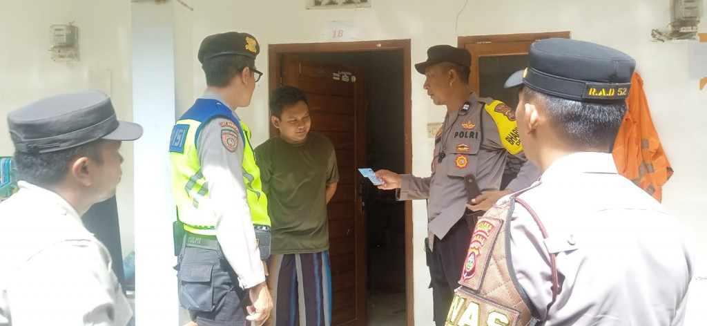 Pelaksanaan Sidak Penduduk Pendatang di Banjar Belang oleh Polsek Mengwi ditemani Linmas Desa Sembung